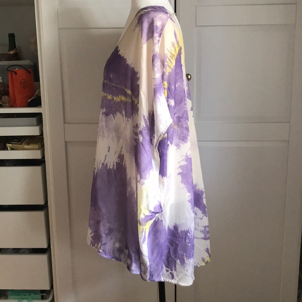 Beautiful Abstract Design Beach Coverup - Picture 2 of 4